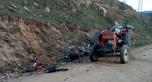 Kütahya'da devrilen traktörün sürücüsü öldü
