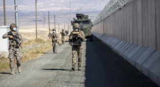 Mehmetçiğe 'kalkan' terörist ve kaçakçılara 'set' oluyor