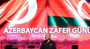Milli Savunma Bakanı Akar ve TSK komuta kademesi Azerbaycan'da 8 Kasım Zafer Günü kutlamalarına katıldı