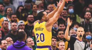 NBA'de Lakers, LeBron'un oyundan atıldığı Pistons maçını kazandı