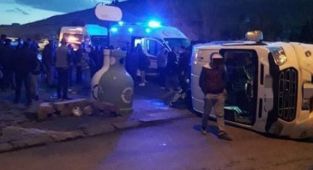 Öğrencileri taşıyan servis devrildi: 6 çocuk yaralandı