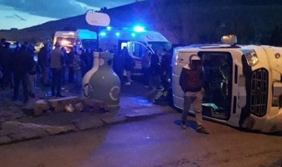Öğrencileri taşıyan servis devrildi: 6 çocuk yaralandı