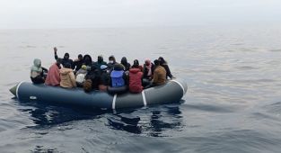 Ölümle burun buruna gelen 212 göçmeni Sahil Güvenlik kurtardı