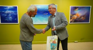 Ressam Muzaffer Kutlusan Eserleriyle Ayvalık'ta