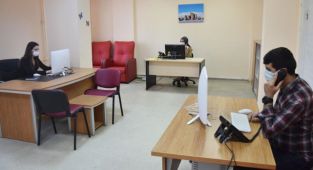 Sağlık ekipleri vatandaşları aşıya ikna için telefonu kulaktan düşürmüyor