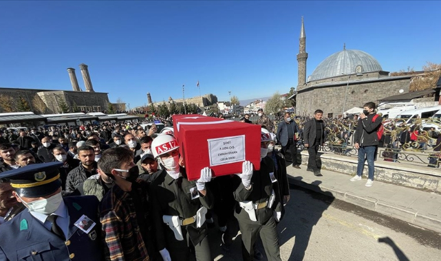 Silah kazası sonucu şehit olan asker Erzurum'da son yolculuğuna uğurlandı