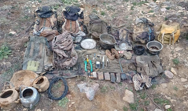 Tunceli'de teröristlerin kullandığı 9 sığınak imha edildi