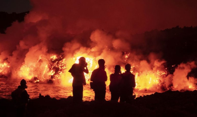 Yanardağda yeni lav çatlakları oluştu
