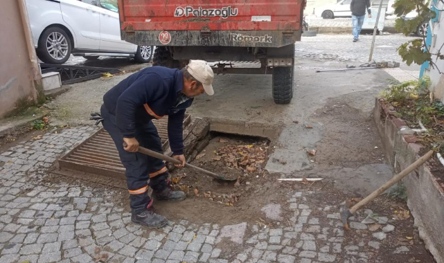 Ayvalık belediyesi ekipleri mesai saati gözetmeksizin sahada
