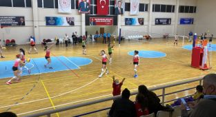 Ayvalıklı kızlar rakip tanımıyor