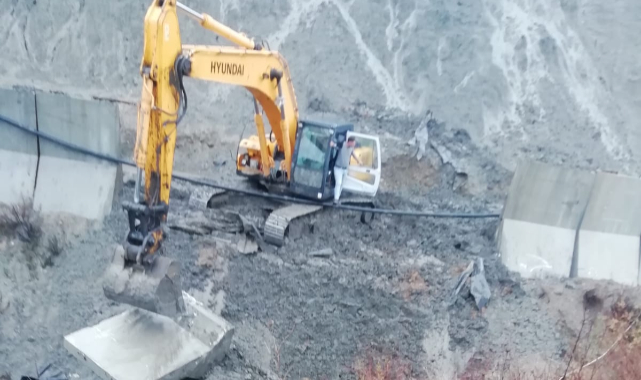 Bir kez daha çöktü