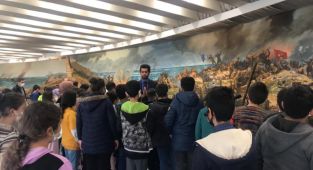 Çanakkale Şehitleri Anıtı Yüzlerce Öğrenciyi Ağırladı