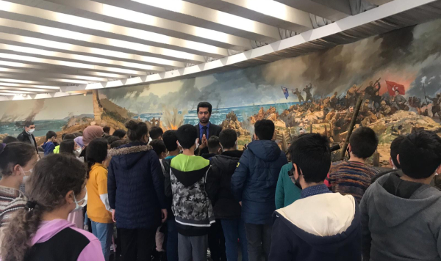 Çanakkale Şehitleri Anıtı Yüzlerce Öğrenciyi Ağırladı