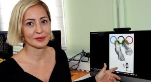 Çeşmeli öğretmen “Sedat Simavi Karikatür Ödülü”nü kazandı