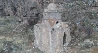 Define avcıları tarihi kiliseyi tahrip etti