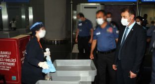 Hüseyin Ağca Basmane’de bir gece kulübü önünde bacağından vuruldu