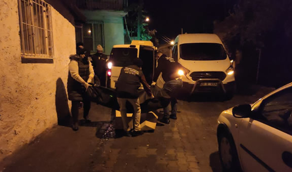 Kapıyı kırdı ama uyuşturucu kullanan oğlunu ölümden kurtaramadı