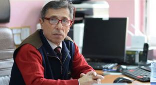 Okul müdürü, makam odasında bilekleri kesilmiş halde ölü bulundu