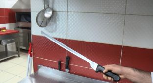 Siparişim gecikti dedi ve döner bıçağı ile saldırdı