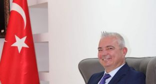 Siyasetin genç yüzü ölümden döndü