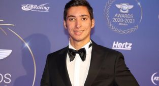 Toprak Razgatlıoğlu, ödülünü Monako'da aldı