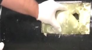 Yakıt deposundan 10 kilo esrar çıktı