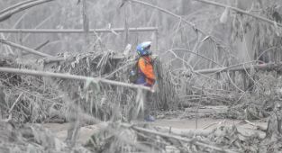 Yanardağ patlaması sonucu can kaybı 15'e yükseldi, 27 kişi kayıp