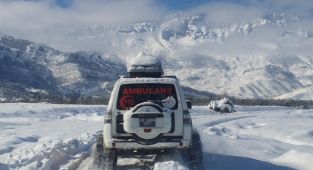 Acil sağlık hizmetleri yoğun kış şartlarında da sürüyor