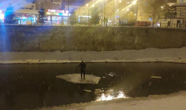 Buzu sal yapıp Çoruh'ta gezintiye çıktı