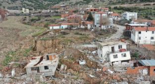 Heyelanda zarar gören İzmirli ailelere müstakil ev yapılıyor