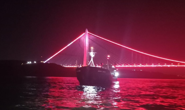 İstanbul Boğazı gemi geçişlerine açıldı