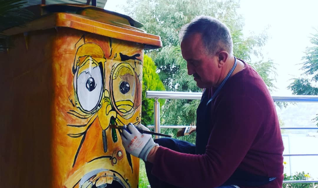 İzmir'de parklara renk geldi