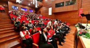 İzmir’in kadın liderlerini yetiştirmek istiyoruz