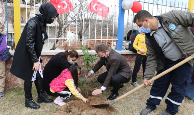 Minikler Fidanlarını Toprakla Buluşturdu
