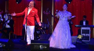 Safiye Soyman ile Faik Yeni Yıla Royal Teos Sahnesinde Girdi