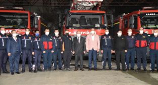 Vali Karadeniz'den Yeni Yıl Öncesi İtfaiyeye Ziyaret