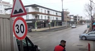 Yayaya çarpıp kaçtı