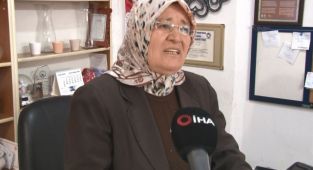 28 Şubat'ta öğrencilerin dükkanına sığınarak namaz kıldığı kadın o anları anlattı