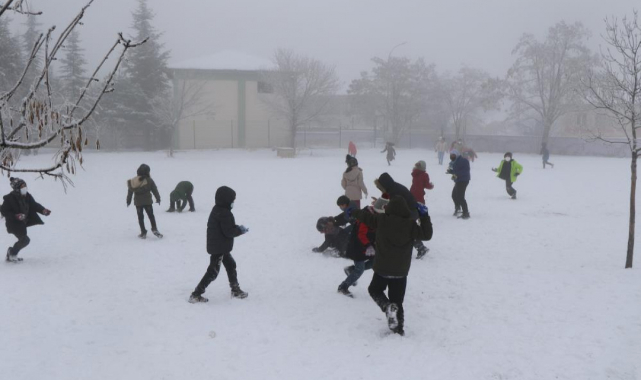 Afyonkarahisar'ın 2 ilçesinde taşımalı eğitime 1 gün ara verildi
