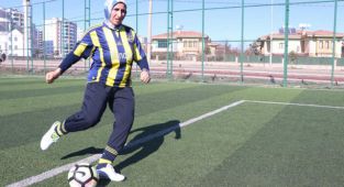 Aşçı Azize’nin futbol sevdası