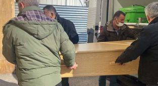 Babasını öldürdükten sonra dışarıya çıplak çıkarak donmayı beklemiş