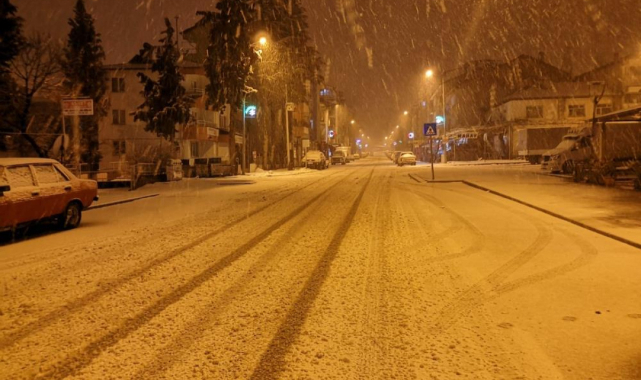 Çameli'nde öğrencilere kar tatili