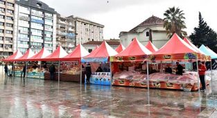 Cumhuriyet Meydanı’nda kurulan tezgahlar kaldırıldı