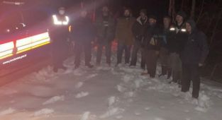 Düzce'de mahsur kalan 6 kişi, jandarma ekipleri tarafından kurtarıldı