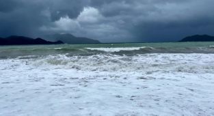  Fethiye'de fırtına 2 metreyi aşan dalgalar oluşturdu