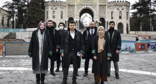 İstanbul'da avukatlardan 28 Şubat protestosu