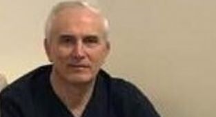 İzmir’de ameliyat esnasında beyin kanaması geçiren doktor yoğun bakıma kaldırıldı