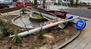 Kadıköy'de zeminin çökmesi ile çukura düştü