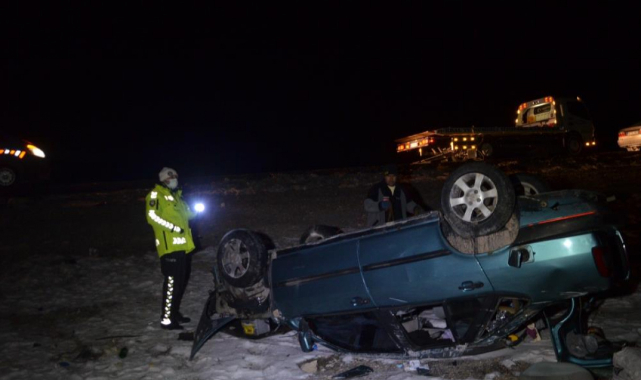 Köpeğe çarpan otomobil takla attı