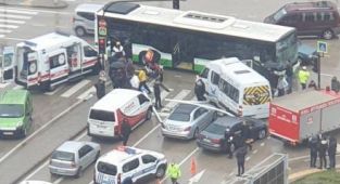 Öğrenci servisi ile otobüs çarpıştı